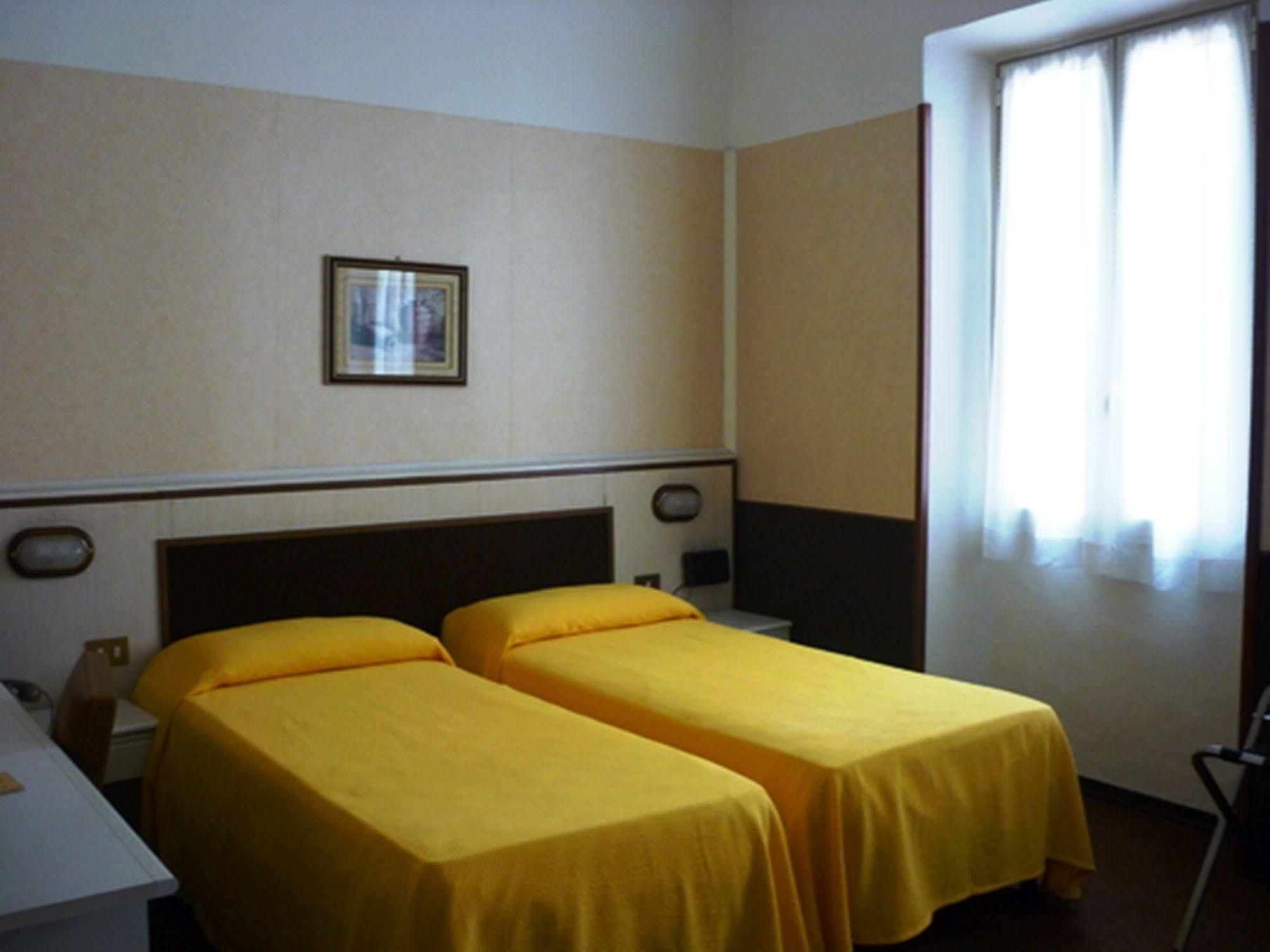Hotel Eden Baveno Bagian luar foto