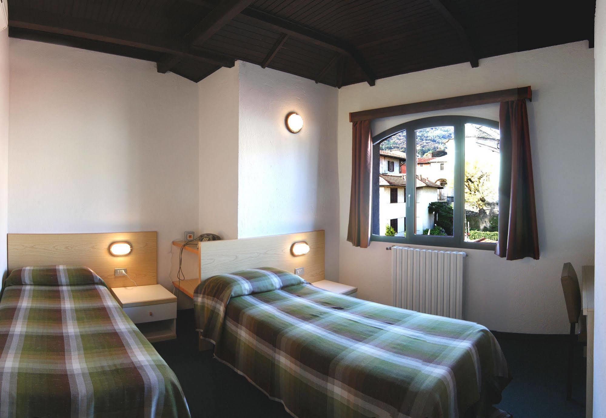 Hotel Eden Baveno Bagian luar foto