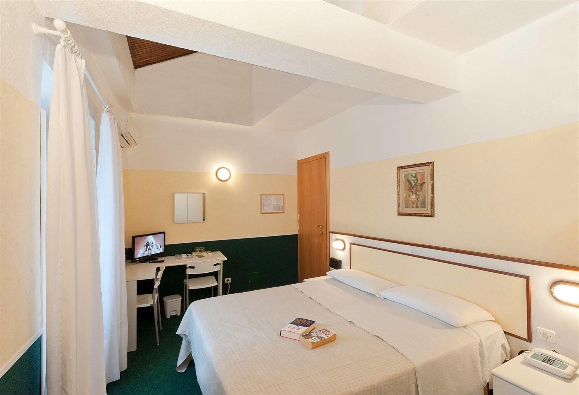 Hotel Eden Baveno Bagian luar foto